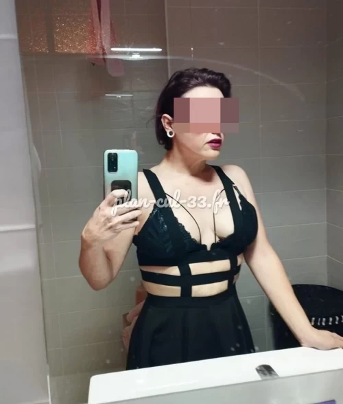 Cougar en manque de sexe cherche une grosse queue black de Mérignac